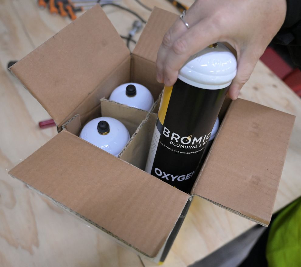 4 x 1L Oxygen Cylinder Recycling